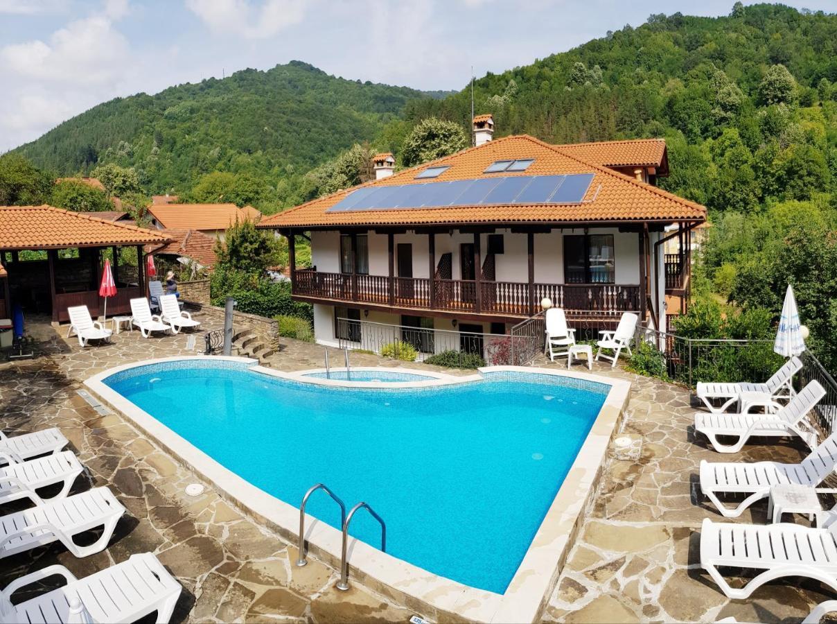 Family Hotel Chiflik Hills المظهر الخارجي الصورة