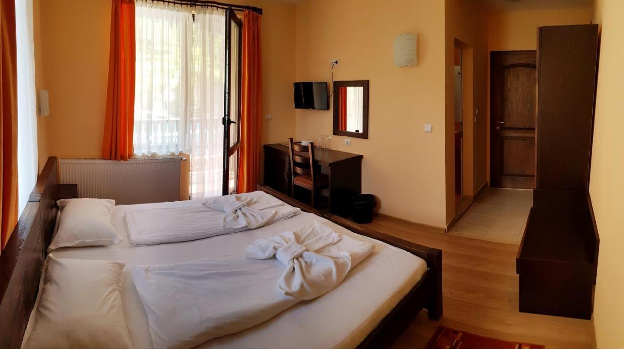 Family Hotel Chiflik Hills المظهر الخارجي الصورة