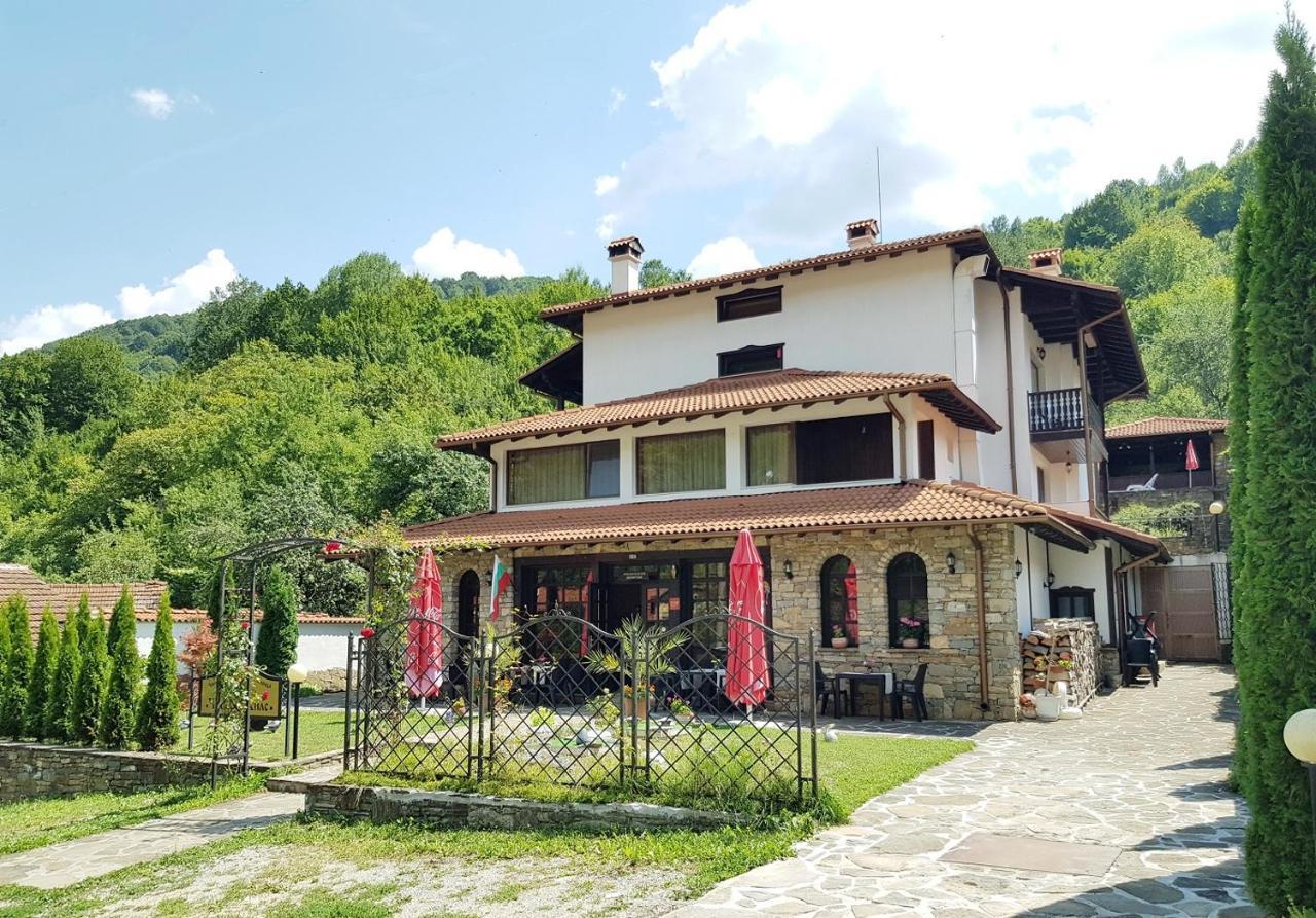 Family Hotel Chiflik Hills المظهر الخارجي الصورة