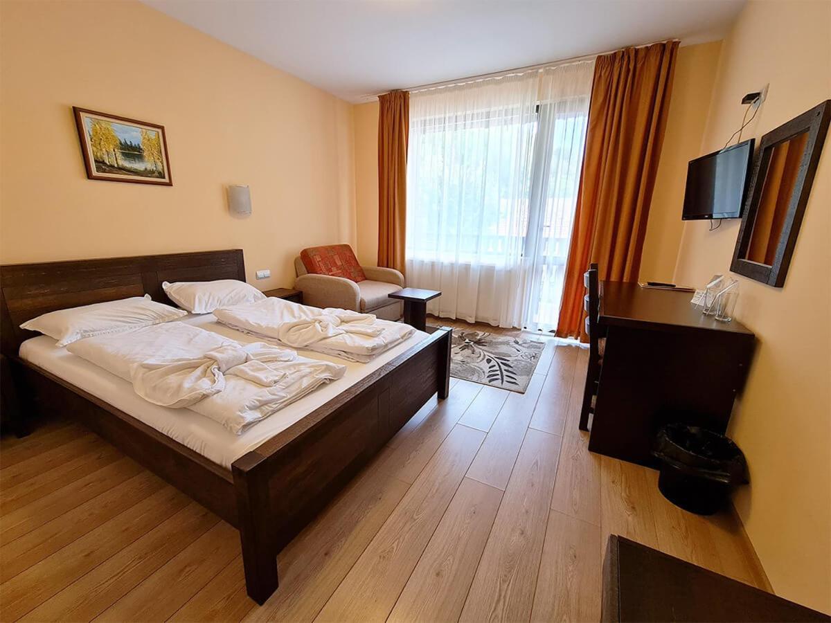 Family Hotel Chiflik Hills المظهر الخارجي الصورة