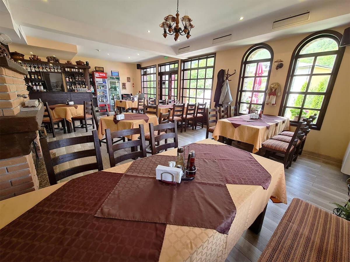 Family Hotel Chiflik Hills المظهر الخارجي الصورة