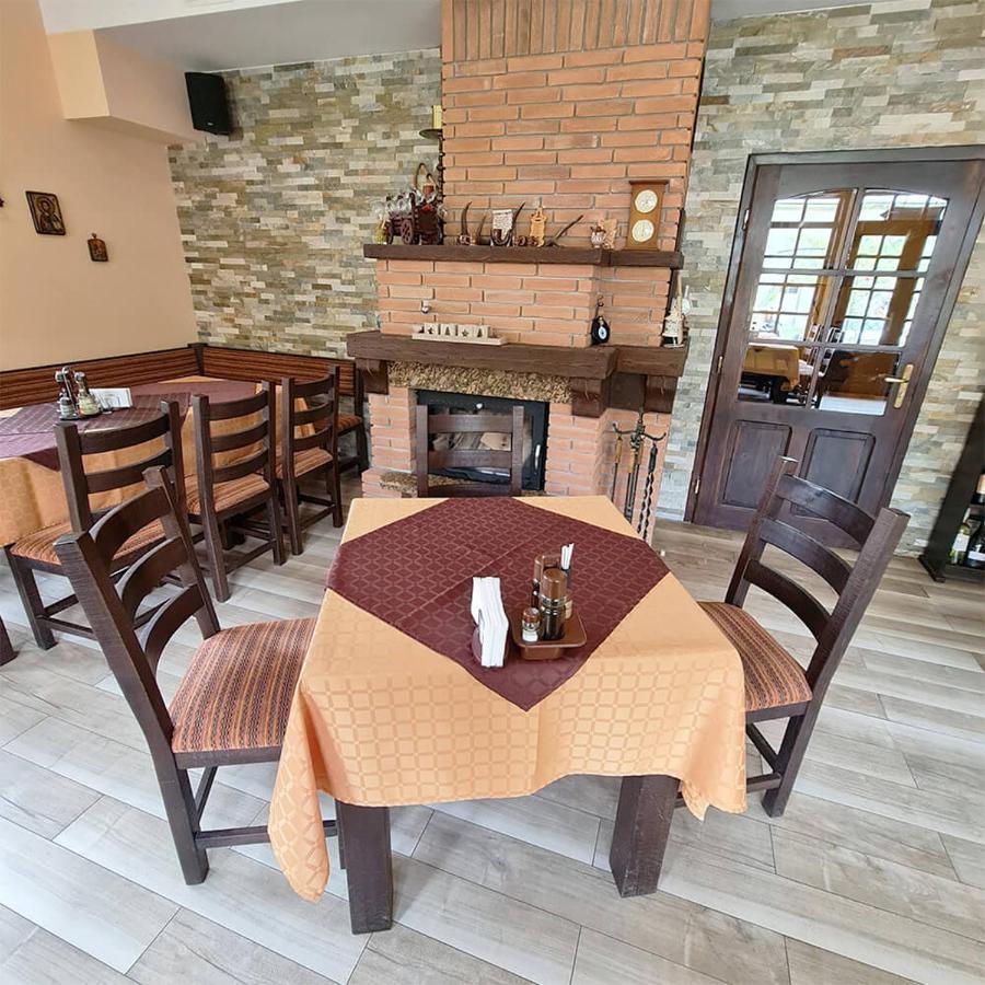 Family Hotel Chiflik Hills المظهر الخارجي الصورة