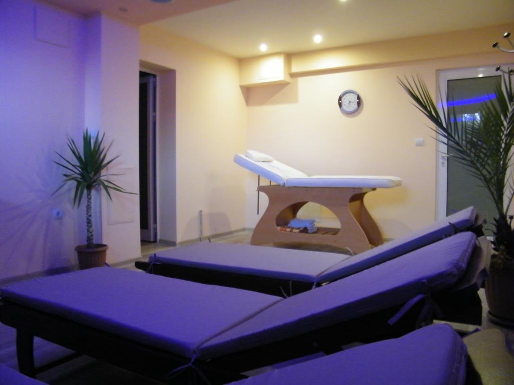 Family Hotel Chiflik Hills المظهر الخارجي الصورة