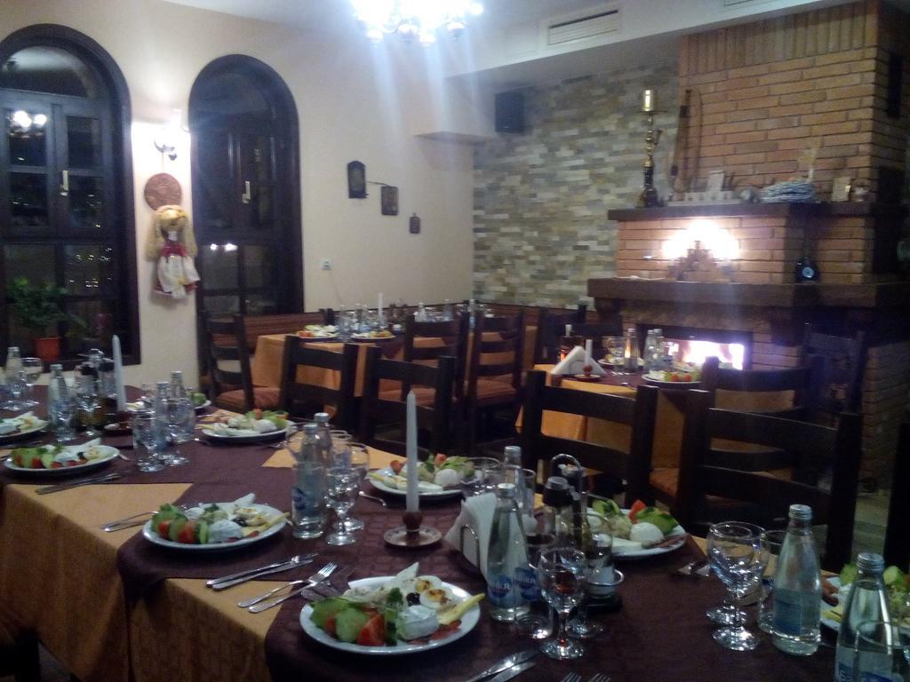 Family Hotel Chiflik Hills المظهر الخارجي الصورة