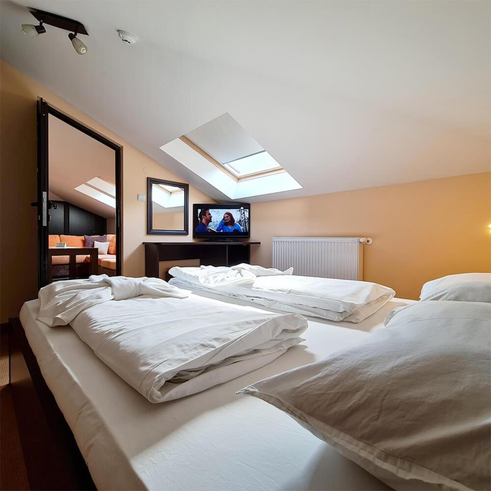 Family Hotel Chiflik Hills الغرفة الصورة