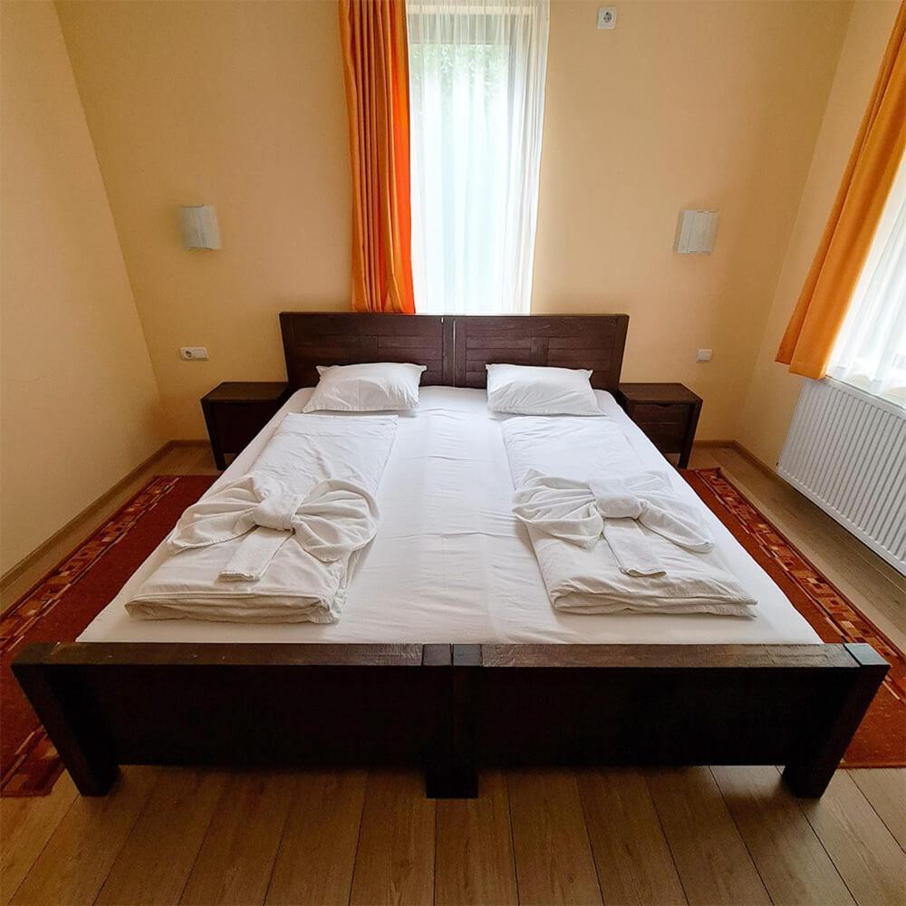 Family Hotel Chiflik Hills الغرفة الصورة