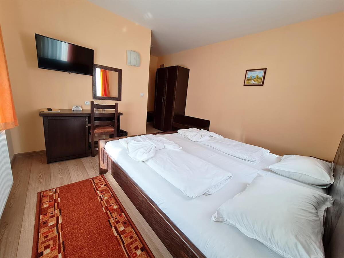Family Hotel Chiflik Hills الغرفة الصورة