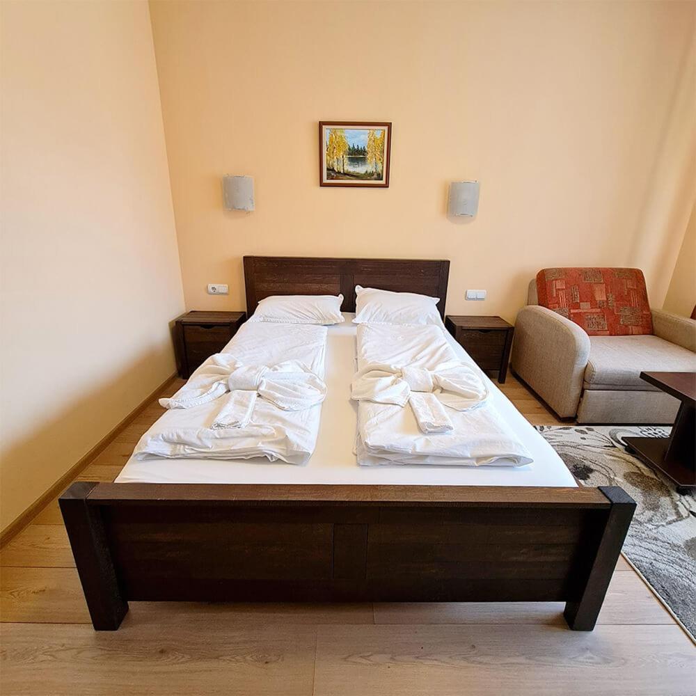 Family Hotel Chiflik Hills الغرفة الصورة