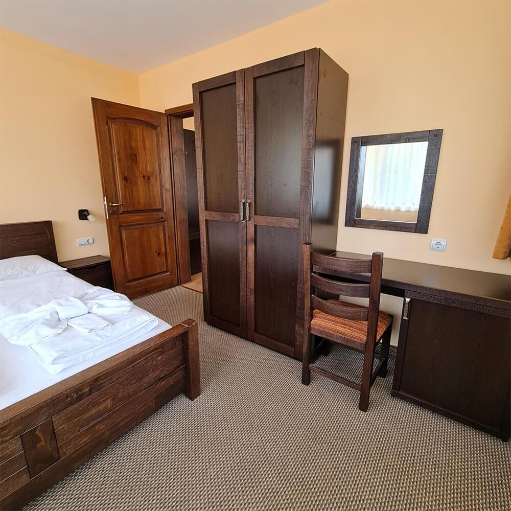 Family Hotel Chiflik Hills الغرفة الصورة