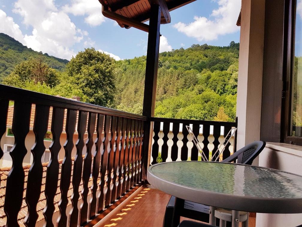 Family Hotel Chiflik Hills الغرفة الصورة