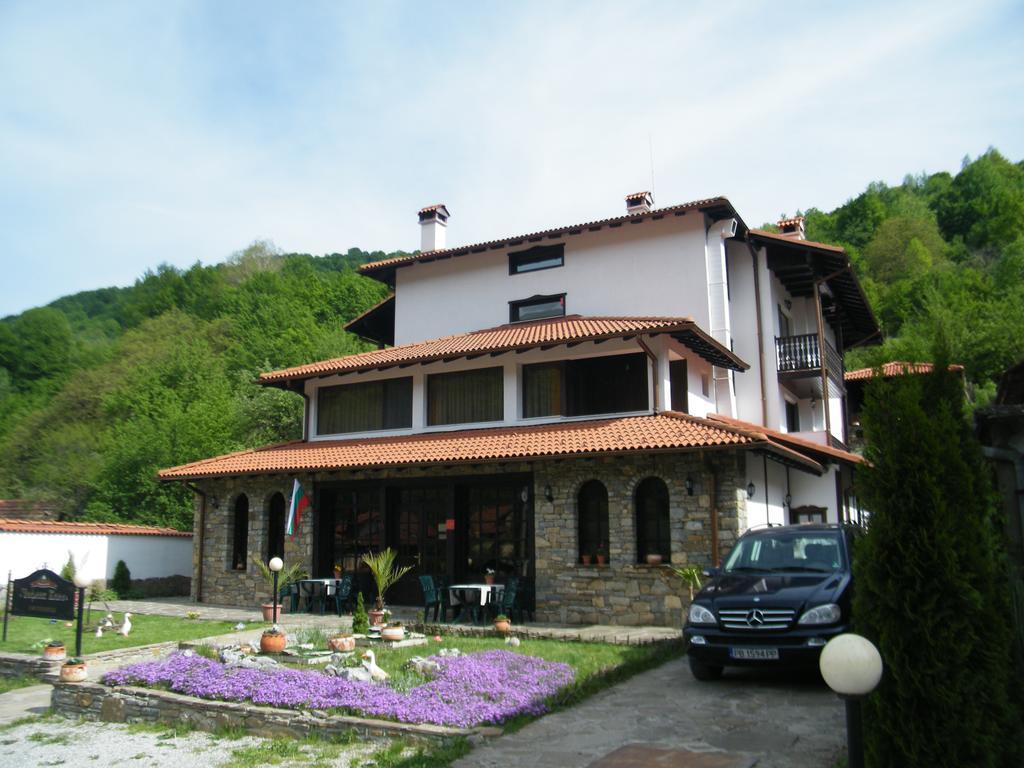 Family Hotel Chiflik Hills المظهر الخارجي الصورة