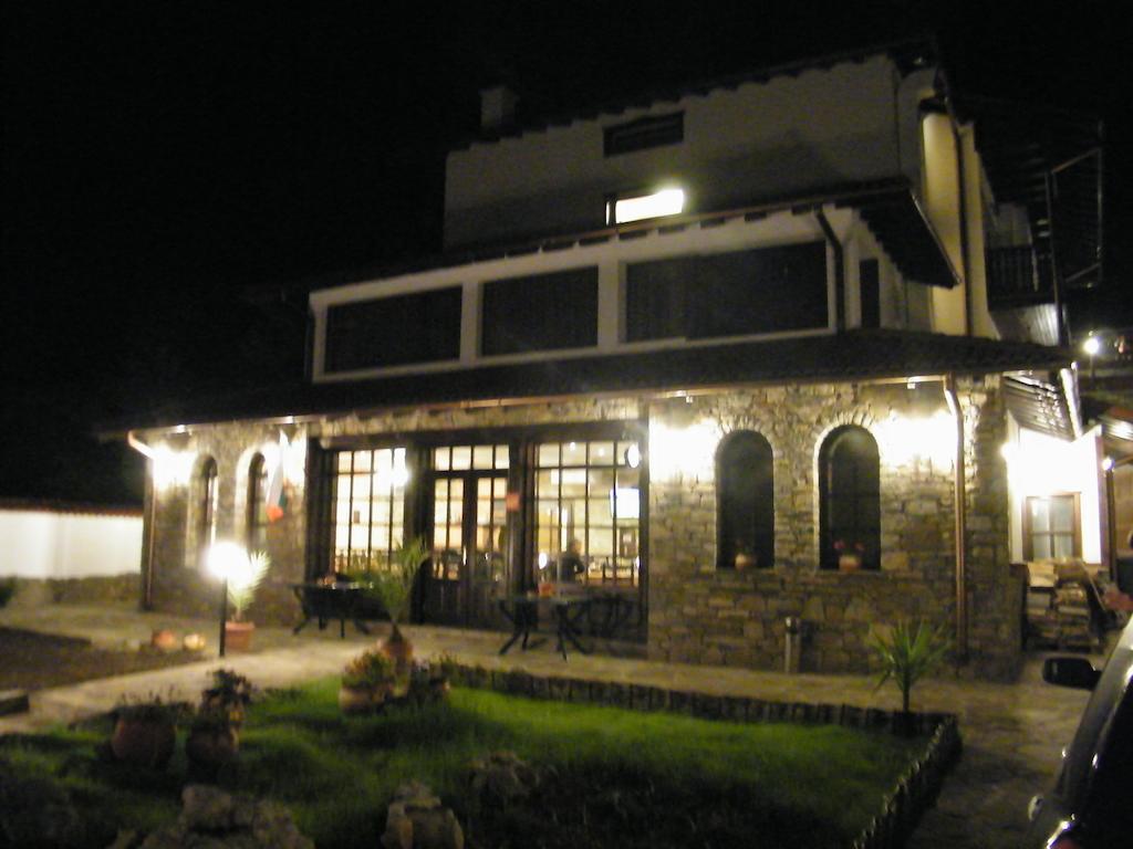 Family Hotel Chiflik Hills المظهر الخارجي الصورة