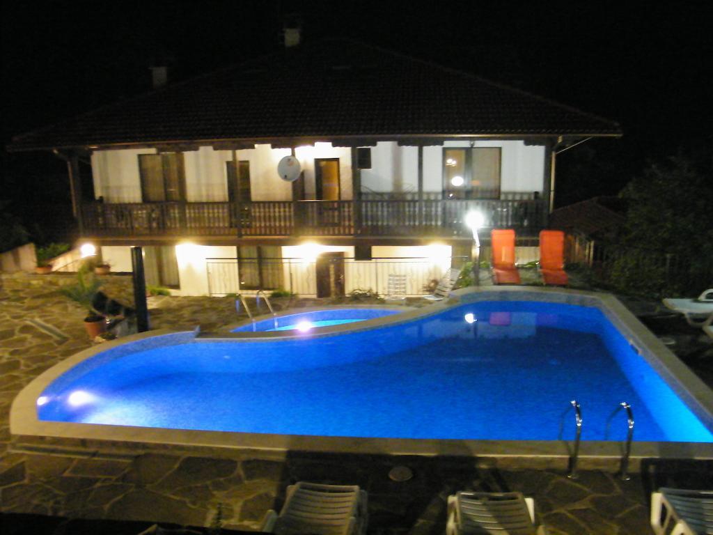 Family Hotel Chiflik Hills المظهر الخارجي الصورة