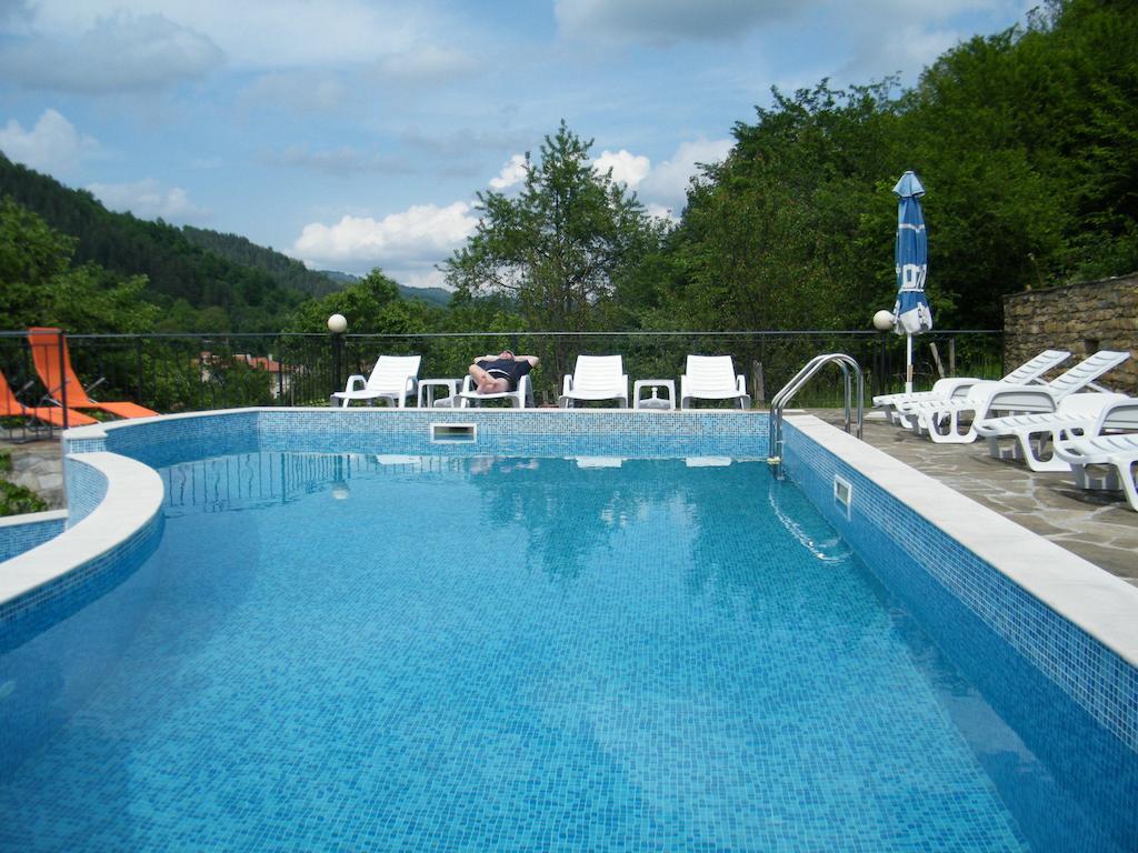 Family Hotel Chiflik Hills المظهر الخارجي الصورة
