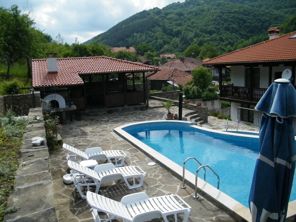 Family Hotel Chiflik Hills المظهر الخارجي الصورة