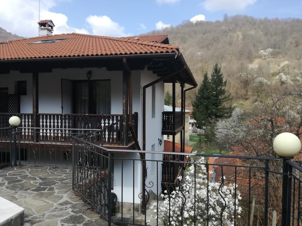 Family Hotel Chiflik Hills المظهر الخارجي الصورة