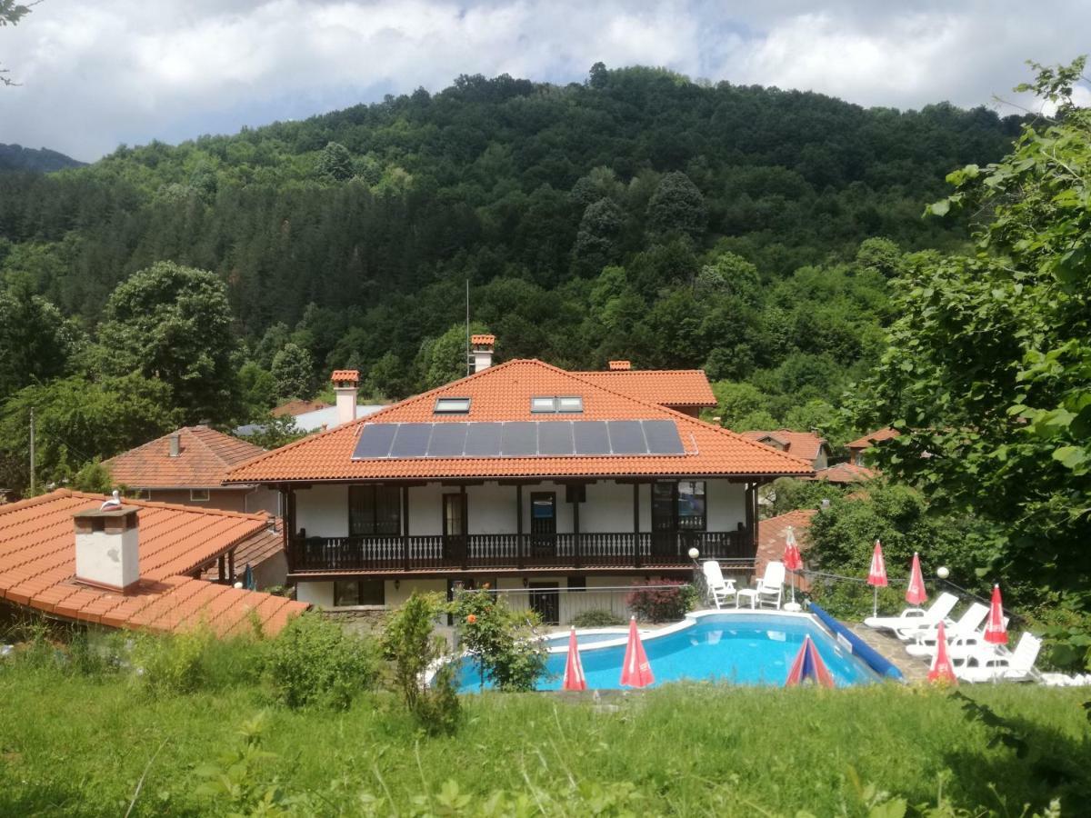 Family Hotel Chiflik Hills المظهر الخارجي الصورة